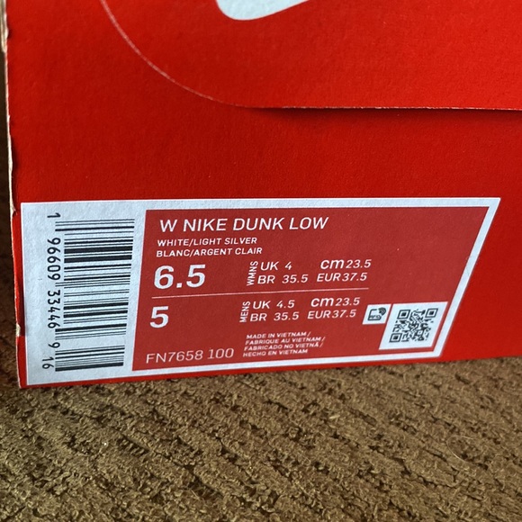 Nike Dunk Silver Corduroy Womens 6.5 STOCK X VERIFIED - Picture 9 of 9